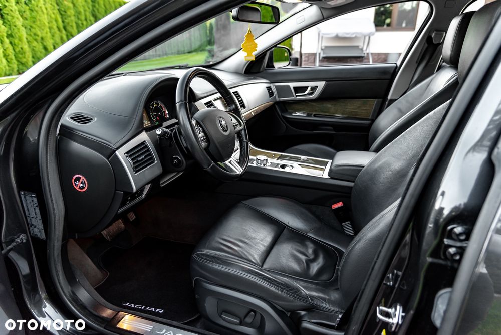 Jaguar XF 2.2 - 17