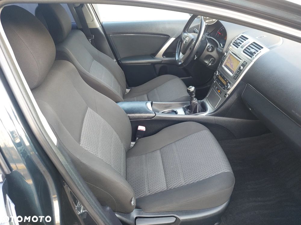 Toyota Avensis - 23