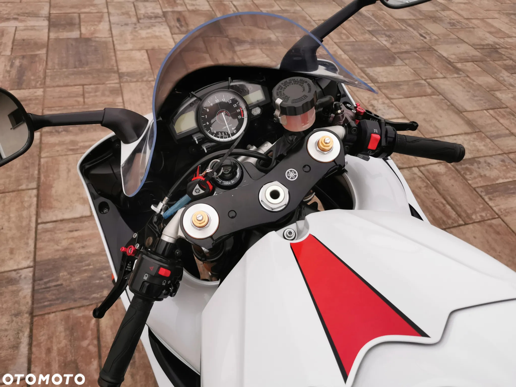 Yamaha R1 - 17