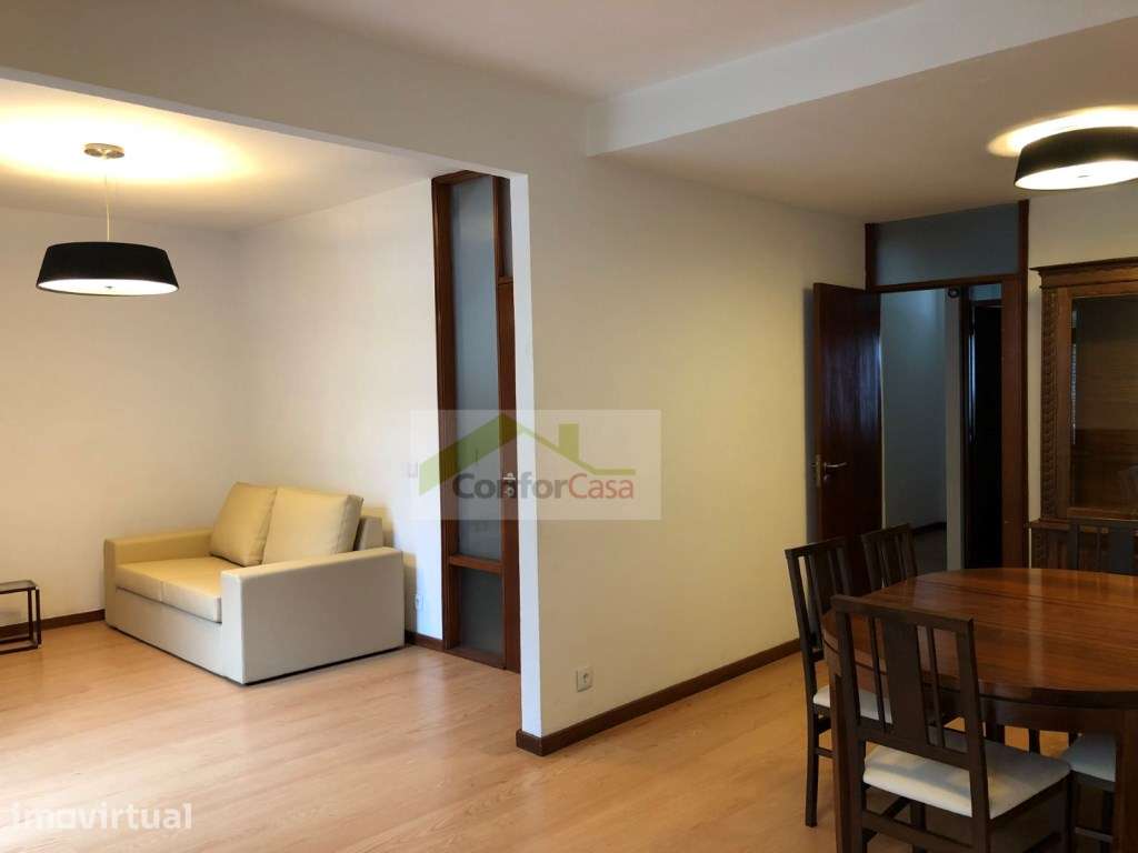 Moradia T4 mobilada com jardim, logradouro, garagem, excelente expo... - Grande imagem: 4/21
