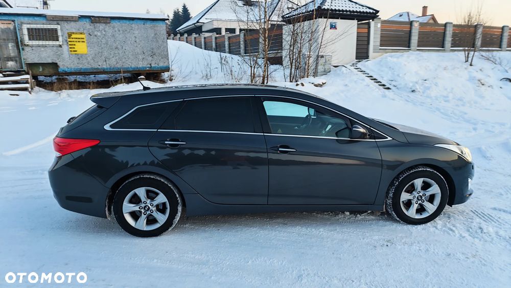 Hyundai i40 Kombi blue 1.6 Family+ - 18