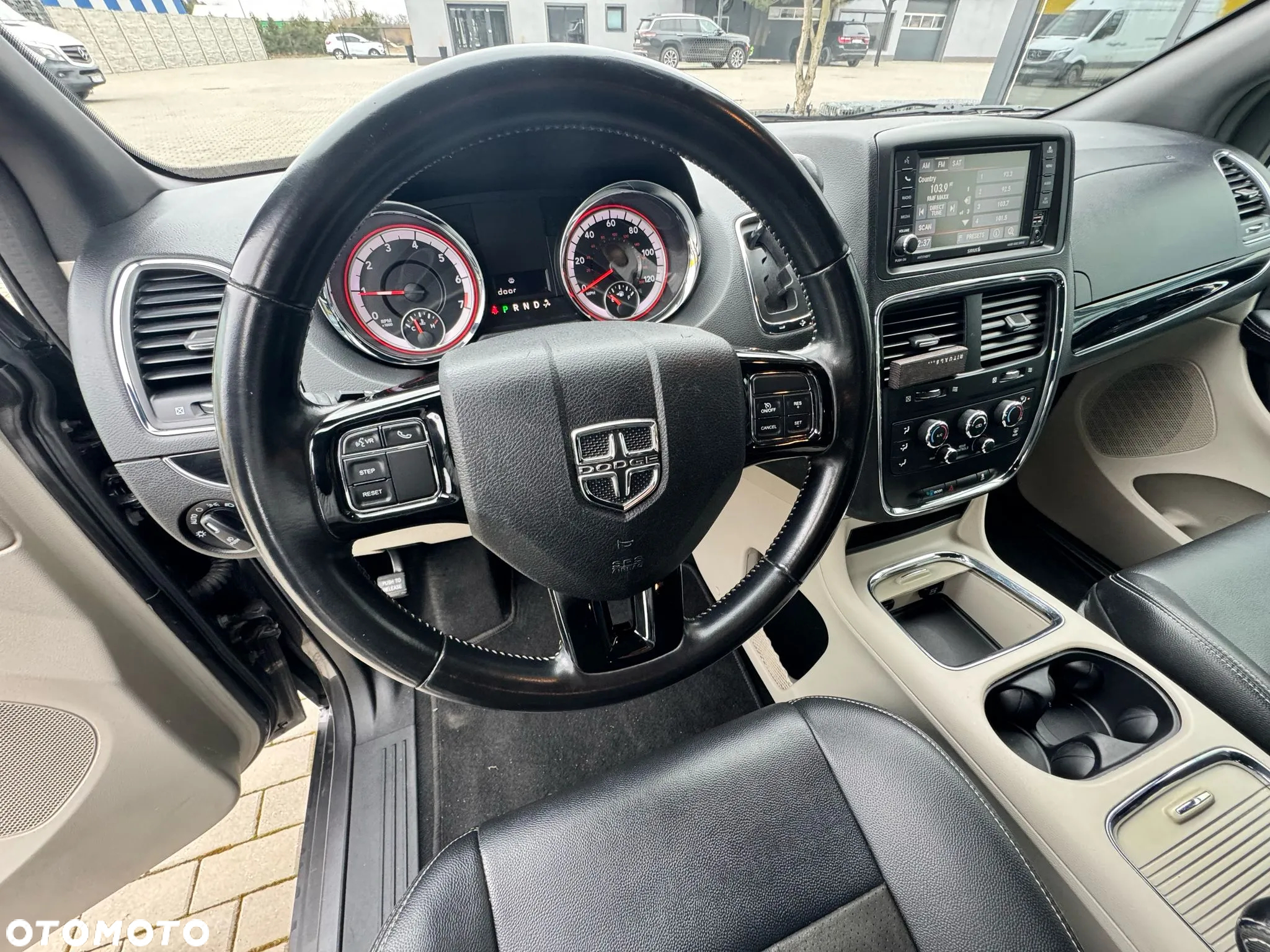 Dodge Grand Caravan - 8