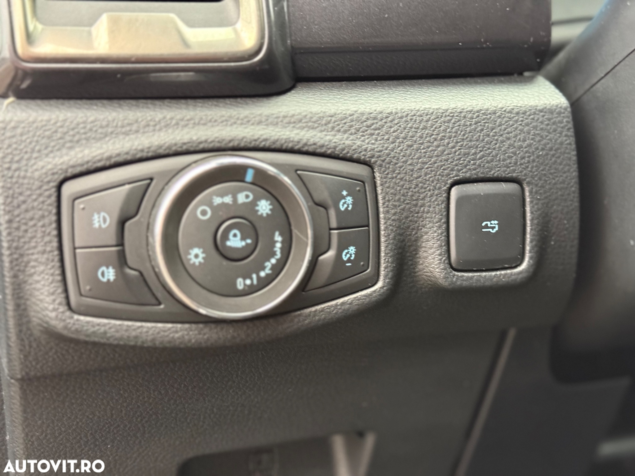 Ford Ranger Pick-Up 2.0 EcoBlue 213 CP 4x4 Cabina Dubla Wildtrack Aut. - 12
