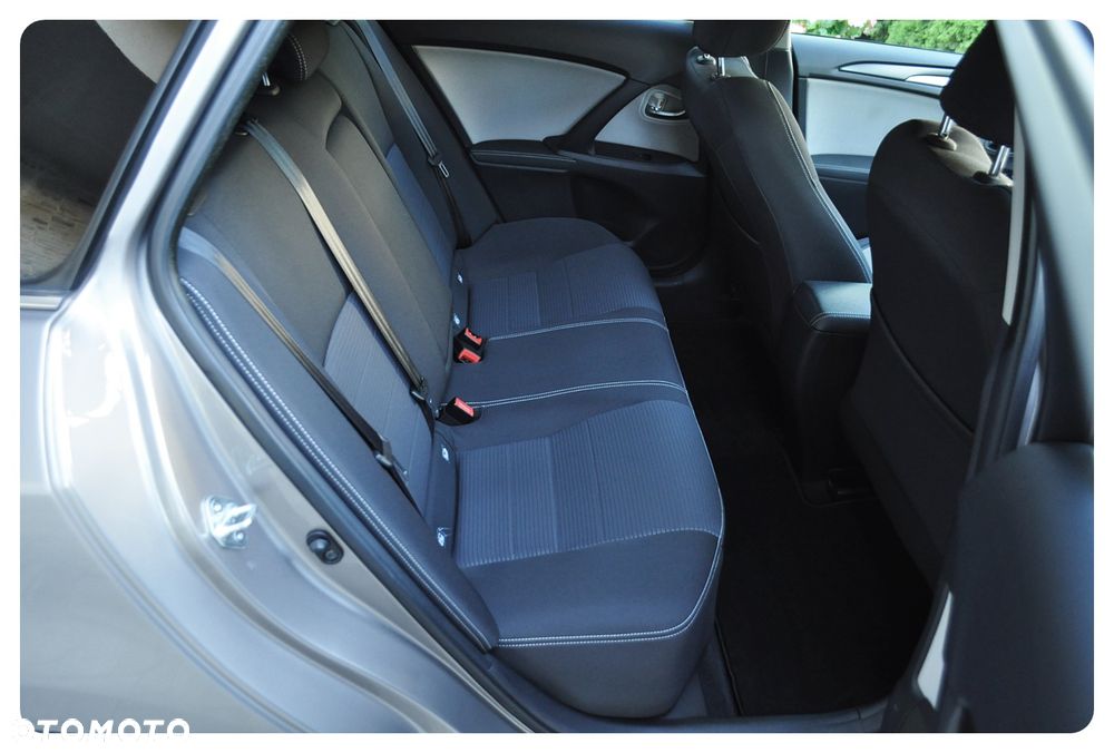 Toyota Avensis Touring Sports 1.8 Multidrive S Business Edition - 26