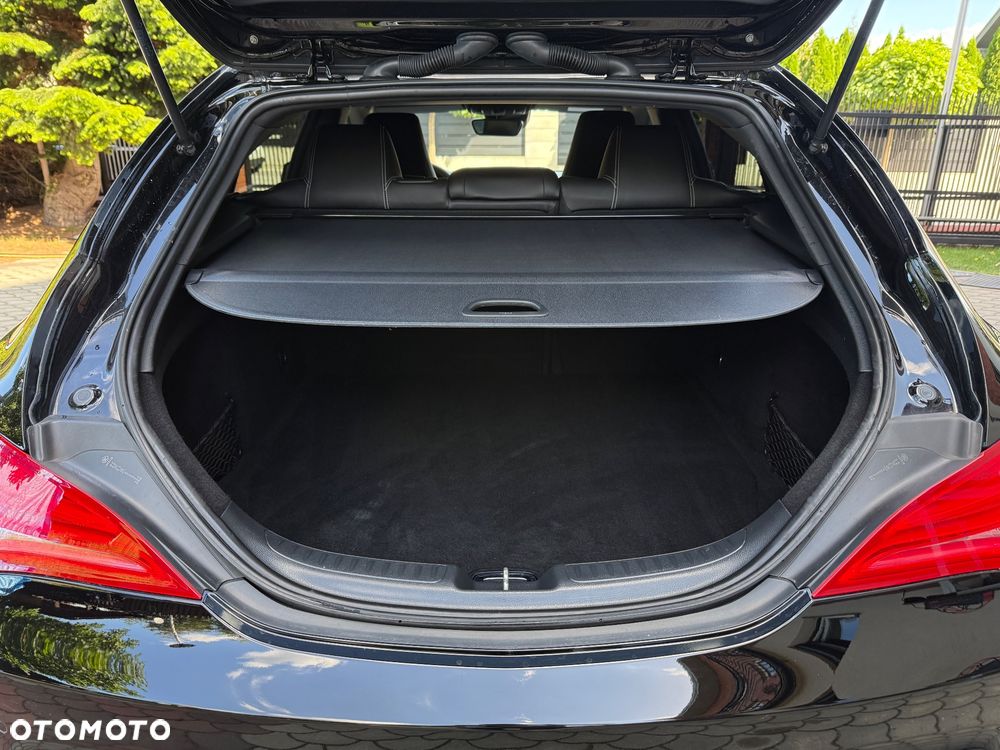 Mercedes-Benz CLA 180 7G-DCT UrbanStyle Edition - 35