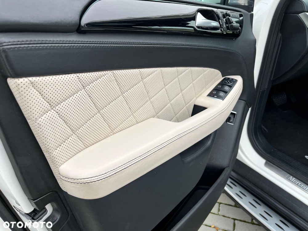 Mercedes-Benz GL 400 4Matic 7G-TRONIC - 17