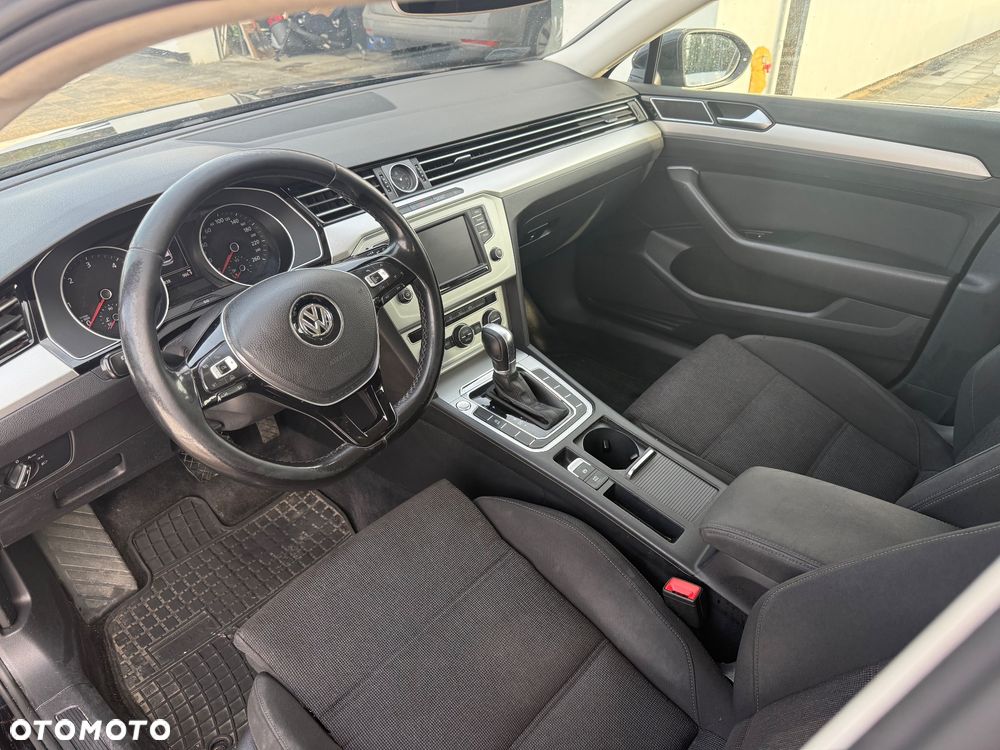 Volkswagen Passat - 4