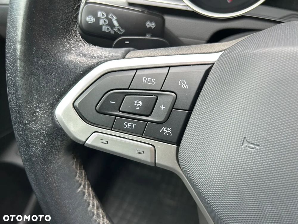 Volkswagen Passat 2.0 TSI Business DSG - 23