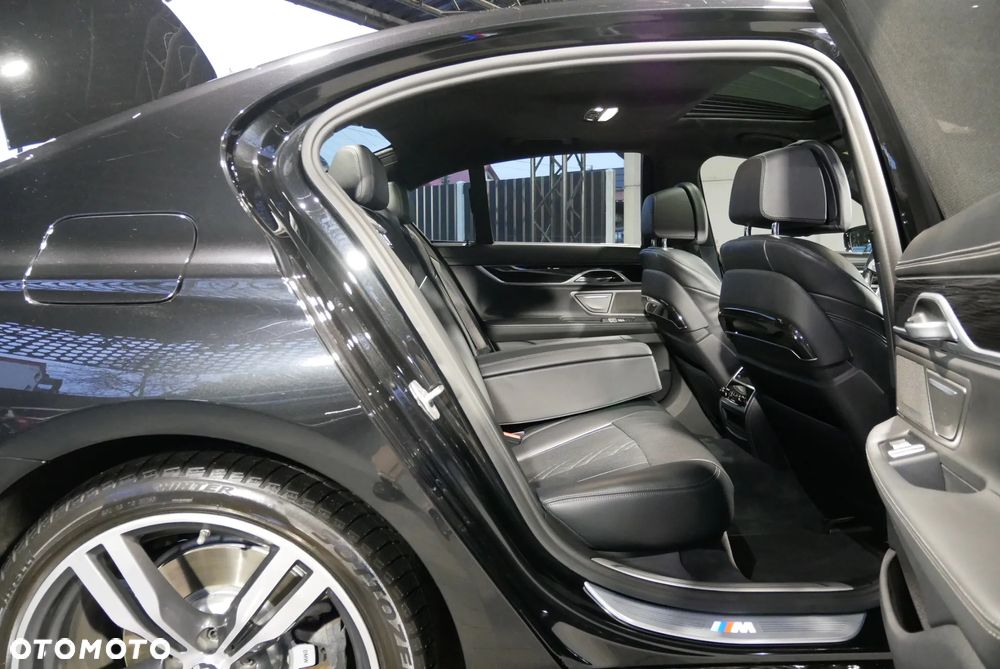 BMW Seria 7 750i xDrive - 10