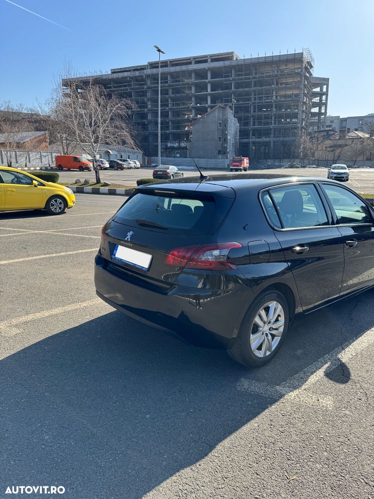 Peugeot 308 1.2 L PureTech Turbo S&S EAT8 Active - 5