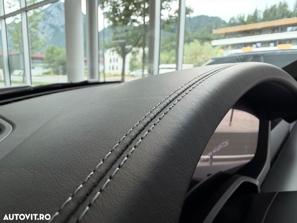 Porsche 911 Carrera 4 GTS PDK - 23