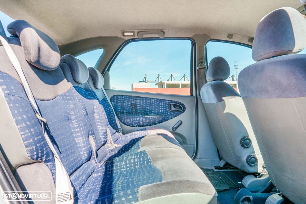 Renault Scénic 1.4 16V RTE - 19