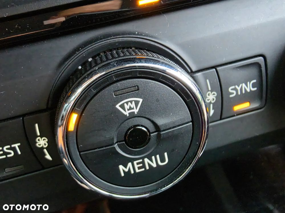 Skoda Superb 2.0 TDI DSG Premium Edition - 34