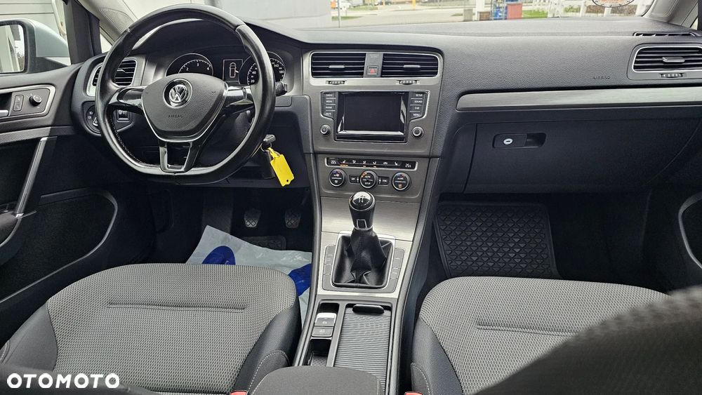 Volkswagen Golf 1.6 TDI BlueMotion Comfortline - 26