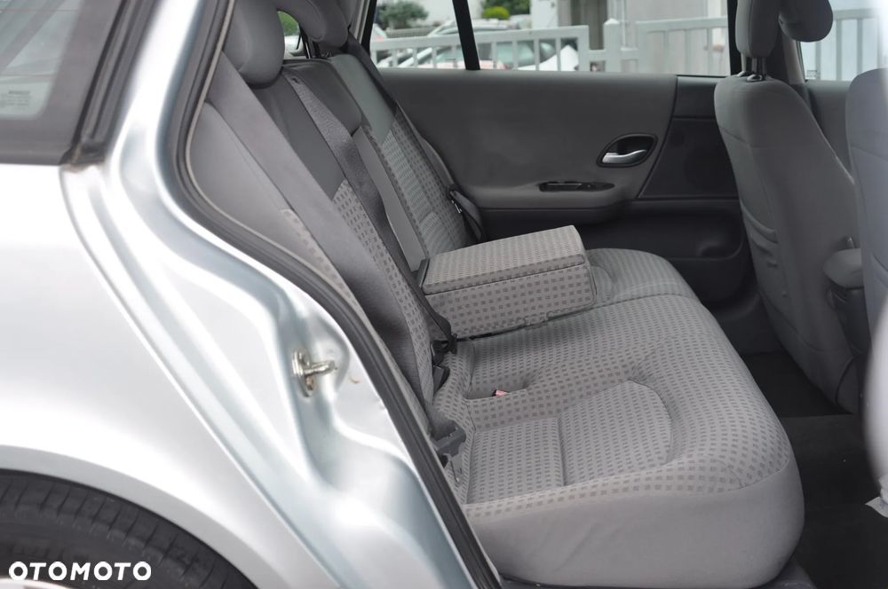 Renault Laguna Grandtour 1.8 Privilege - 5