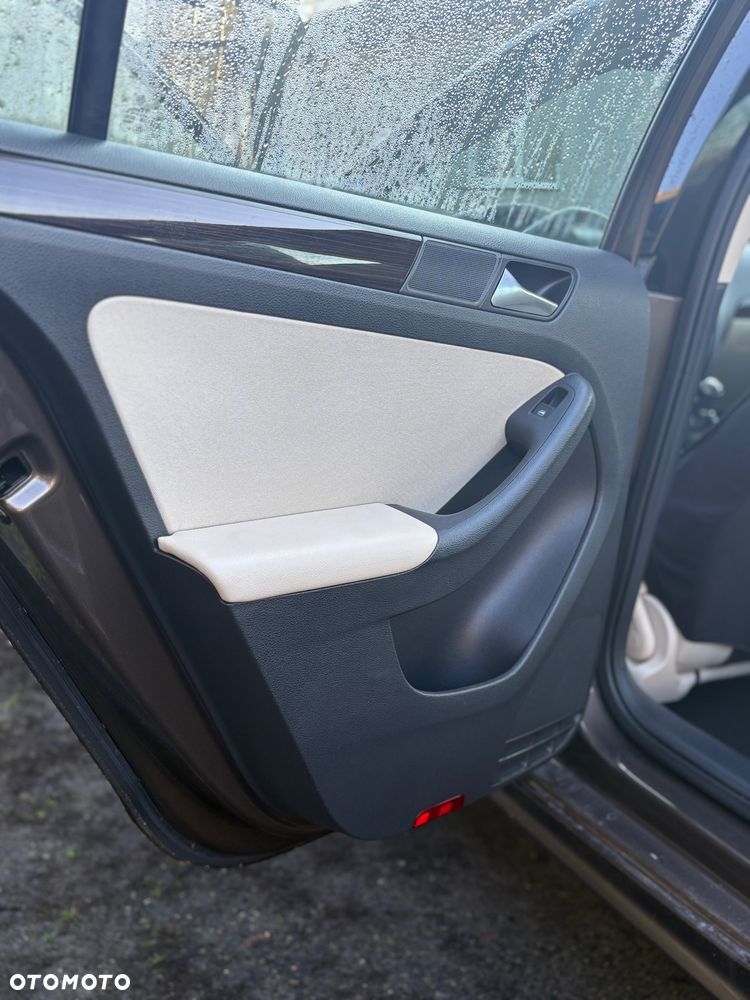 Volkswagen Jetta 1.4 TSI BlueMotion Technology - 16