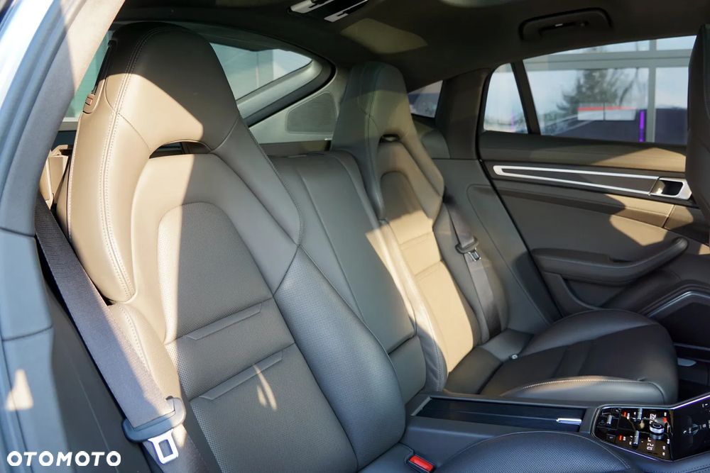 Porsche Panamera 4 E-Hybrid - 30