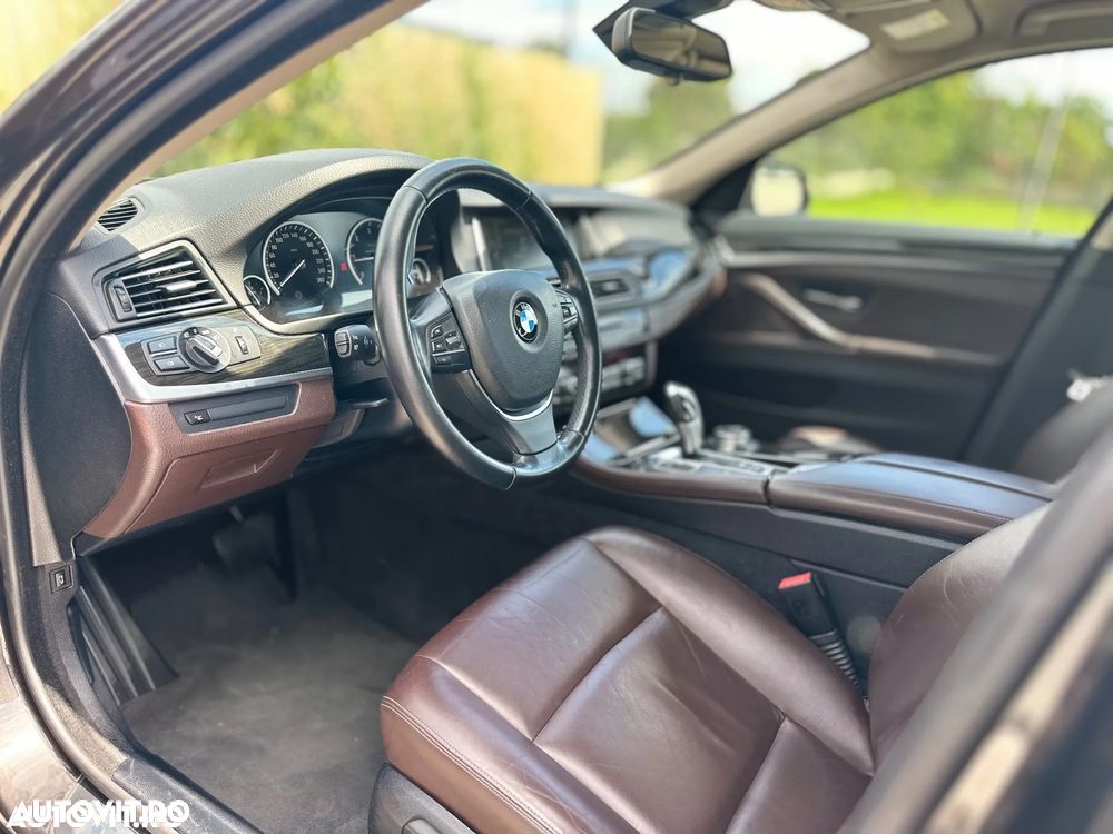 BMW Seria 5 525d xDrive AT - 2