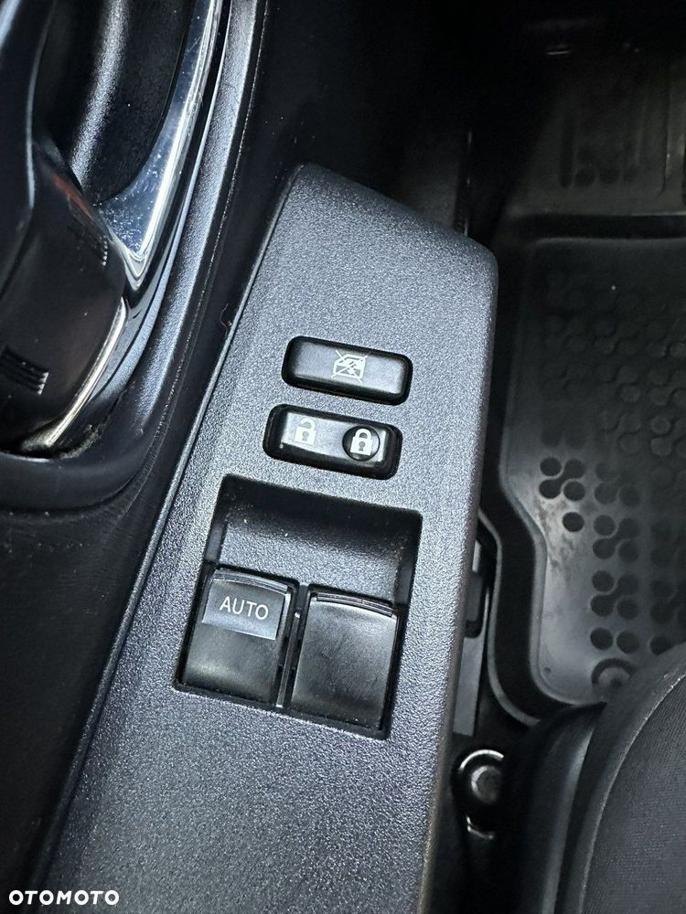 Toyota Yaris - 25