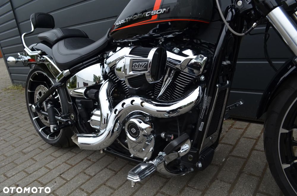 Harley-Davidson FXSB Breakout - 11