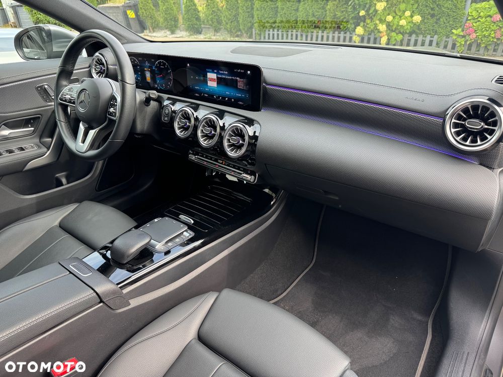 Mercedes-Benz CLA 200 7G-DCT Progressive - 17