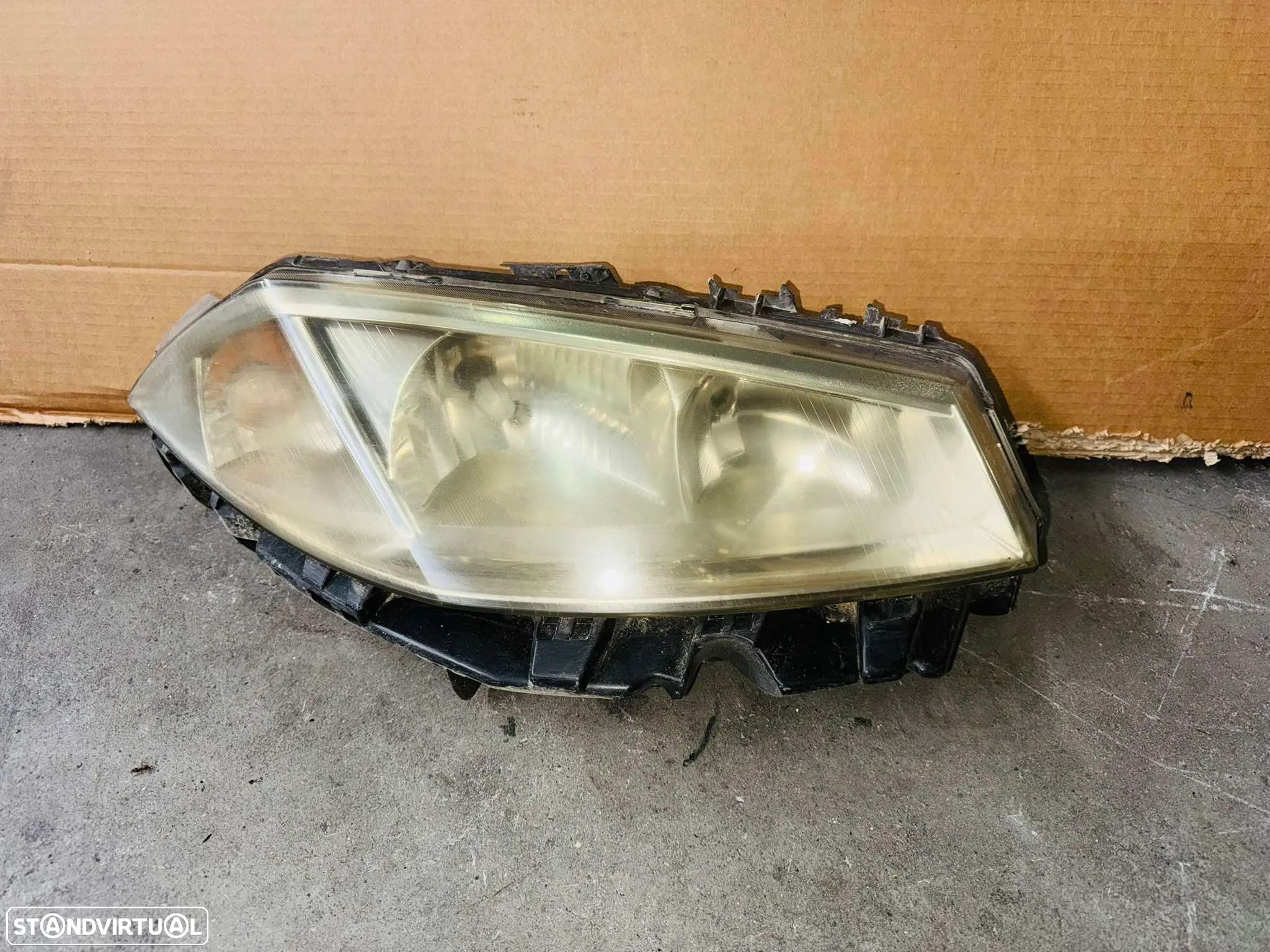 Farol Direito Renault Megane II - 2002 / 2006 - 1