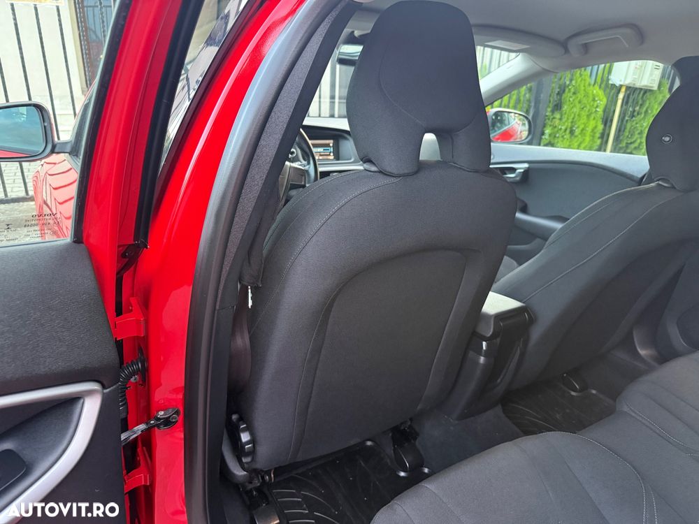 Volvo V40 T2 Momentum - 22