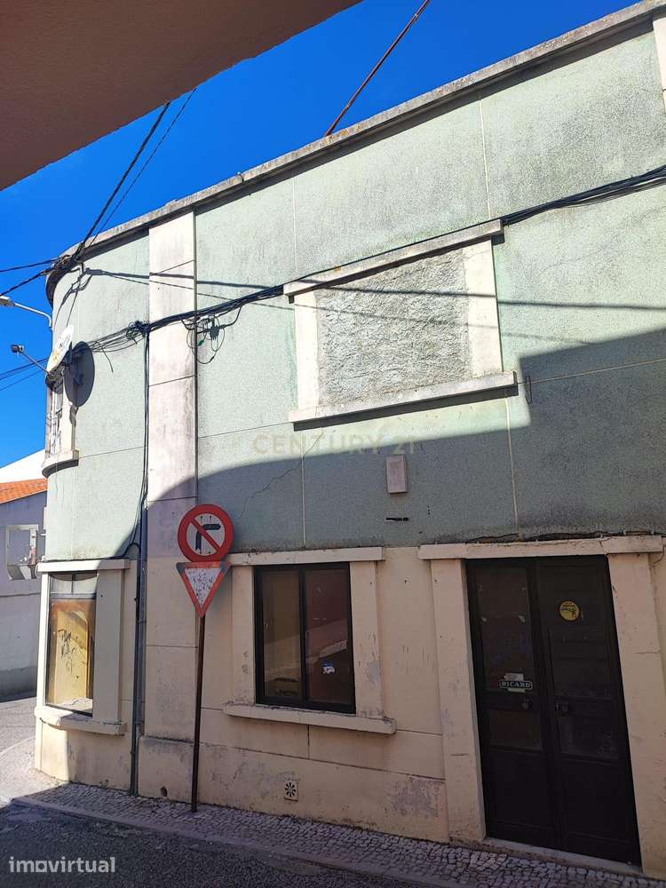 PRÉDIO EM PROPRIEDADE TOTAL NO CENTRO HISTÓRICO DE PENICHE  COM  5 FRA - Grande imagem: 3/18