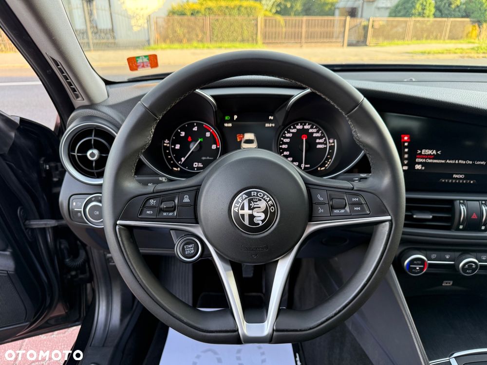 Alfa Romeo Giulia 2.2 AT8 Business - 32