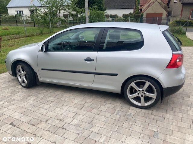 Volkswagen Golf - 1