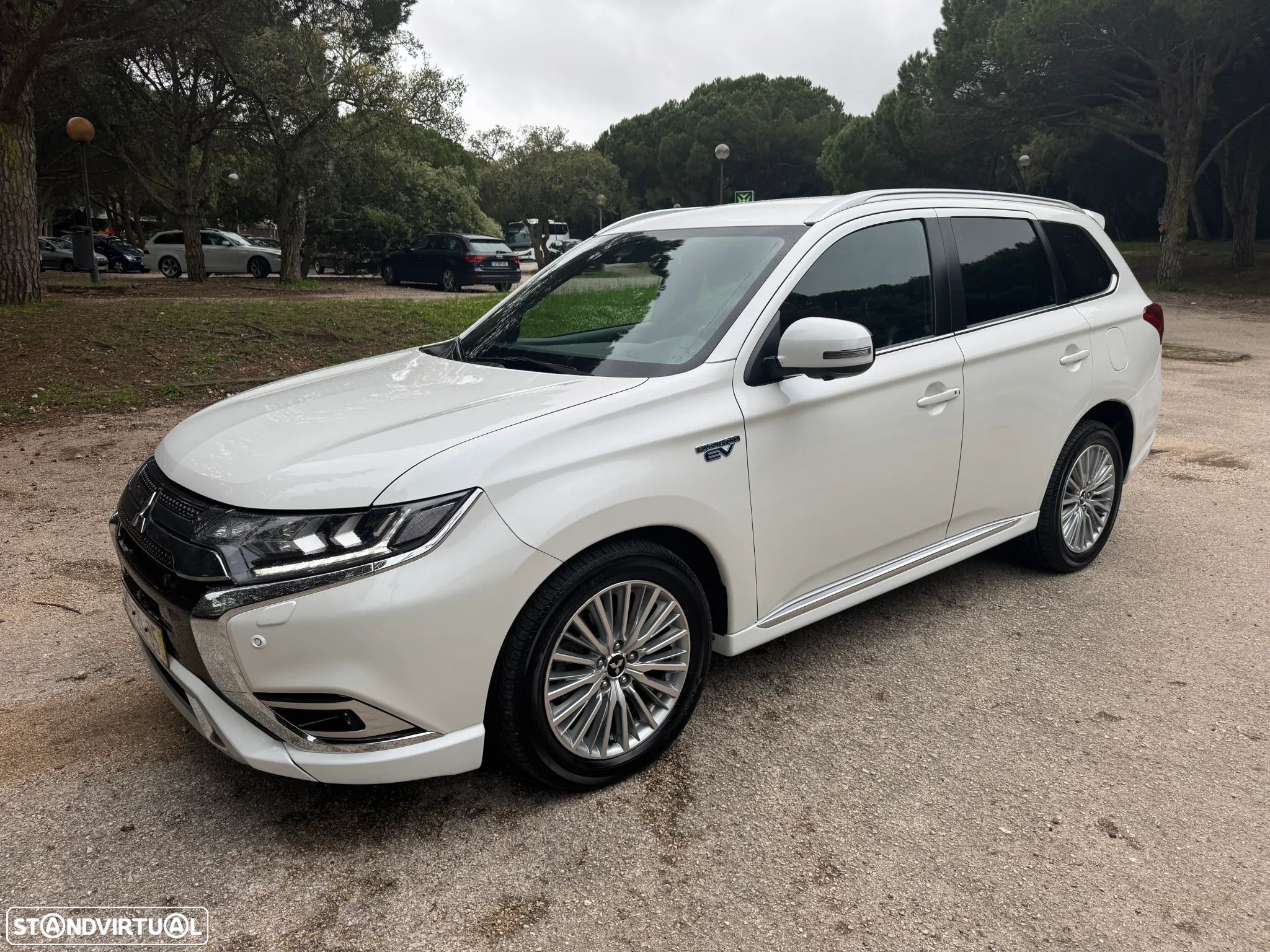 Mitsubishi Outlander - 1