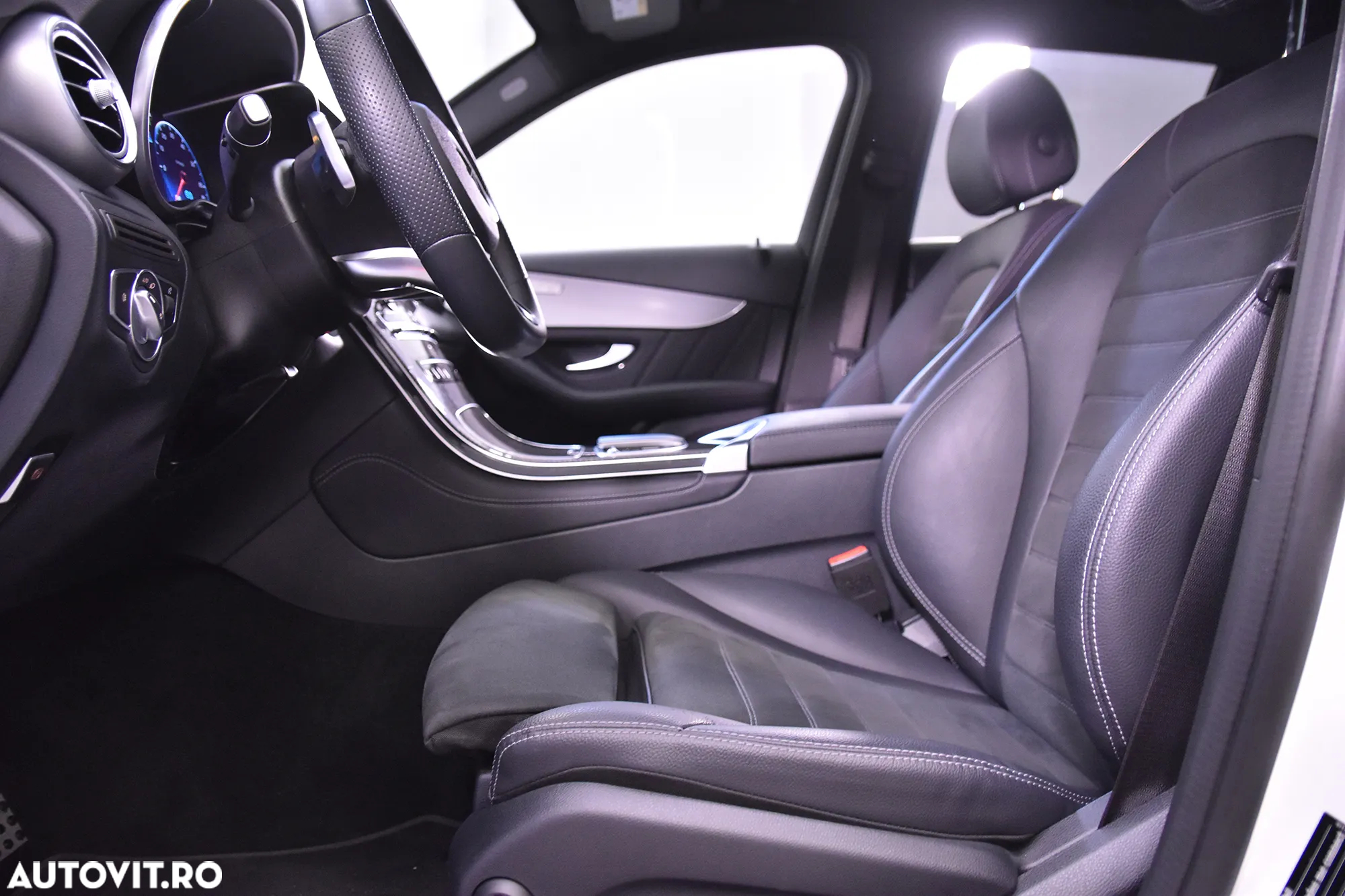 Mercedes-Benz GLC 300 e 4MATIC - 24