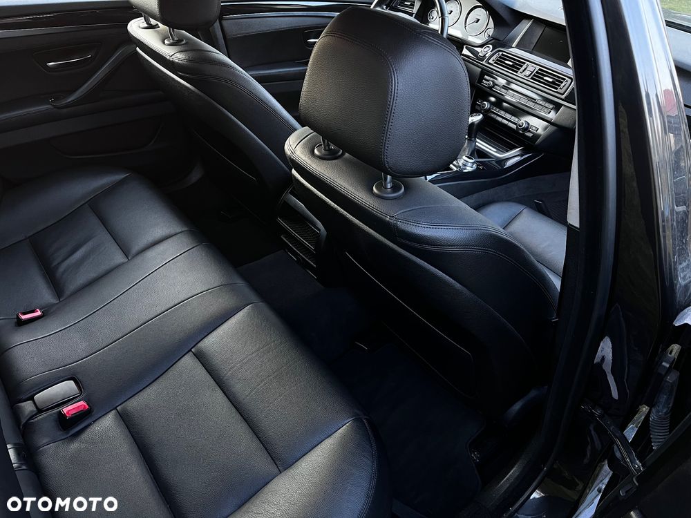 BMW Seria 5 525d - 11
