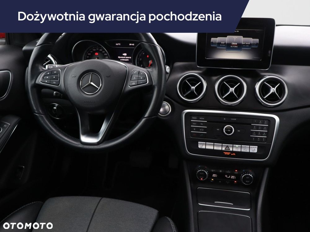 Mercedes-Benz GLA - 9