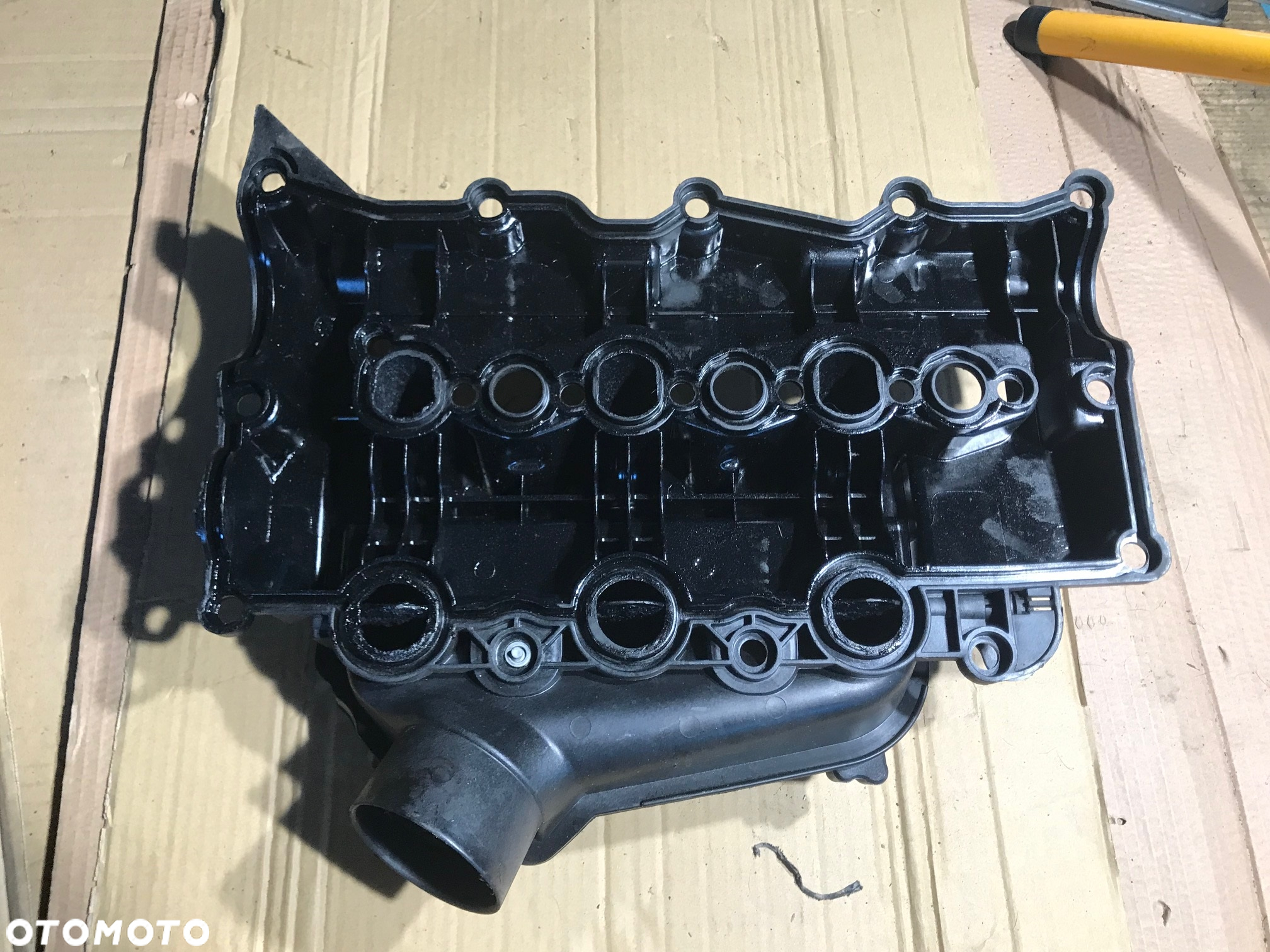 Pokrywa zaworów lewa 4S7Q-9424 Land Rover Discovery 3 III / Range Rover Sport 2.7 TDV6 - 3