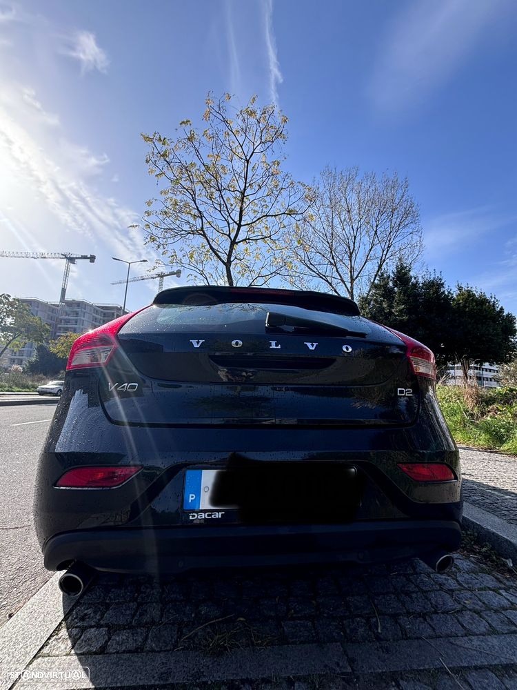 Volvo V40 2.0 D2 R-Design Momentum Geartronic - 2