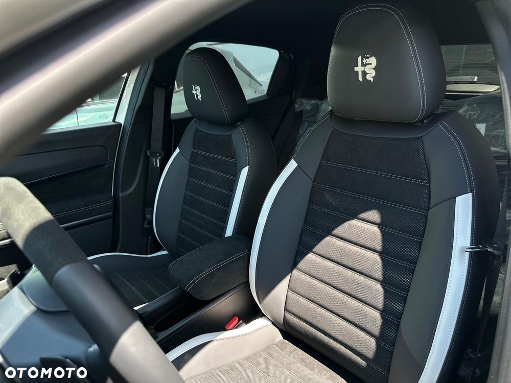 Alfa Romeo Junior 1.2 mHEV Sport Speciale eDCT - 6