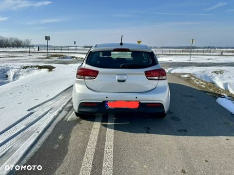 Kia Rio 1.2 L - 11