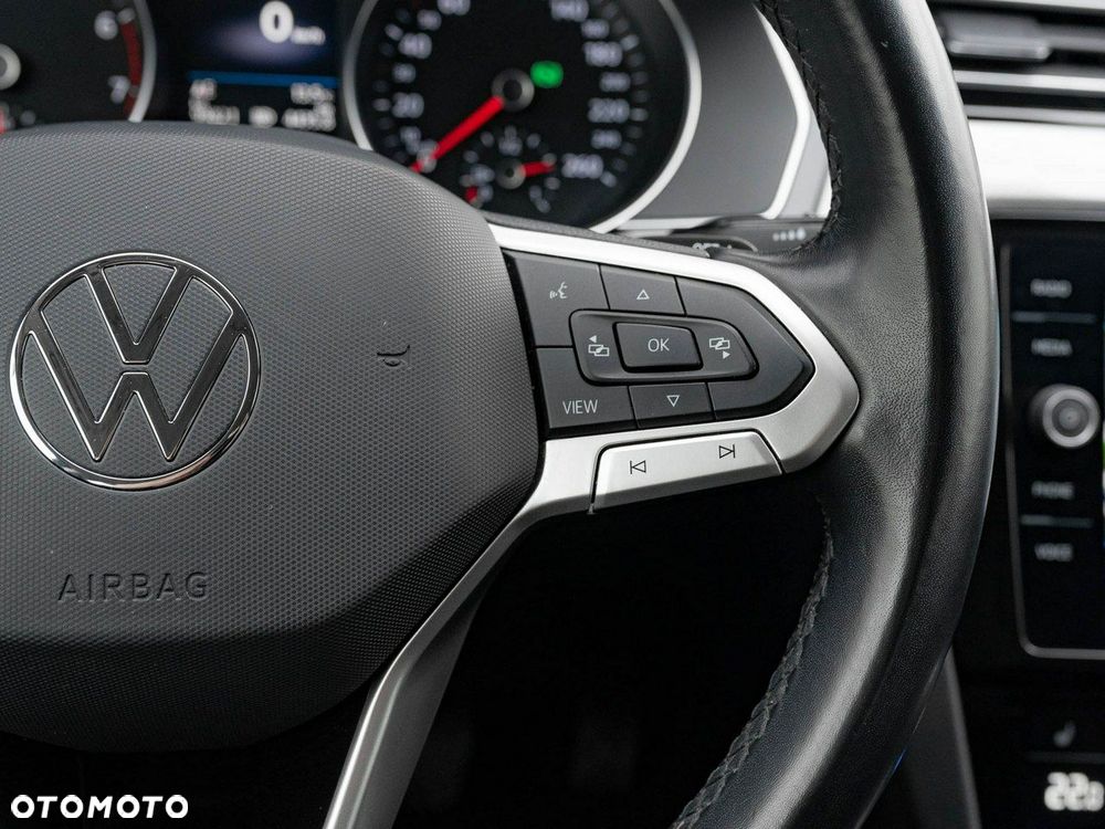 Volkswagen Passat - 17