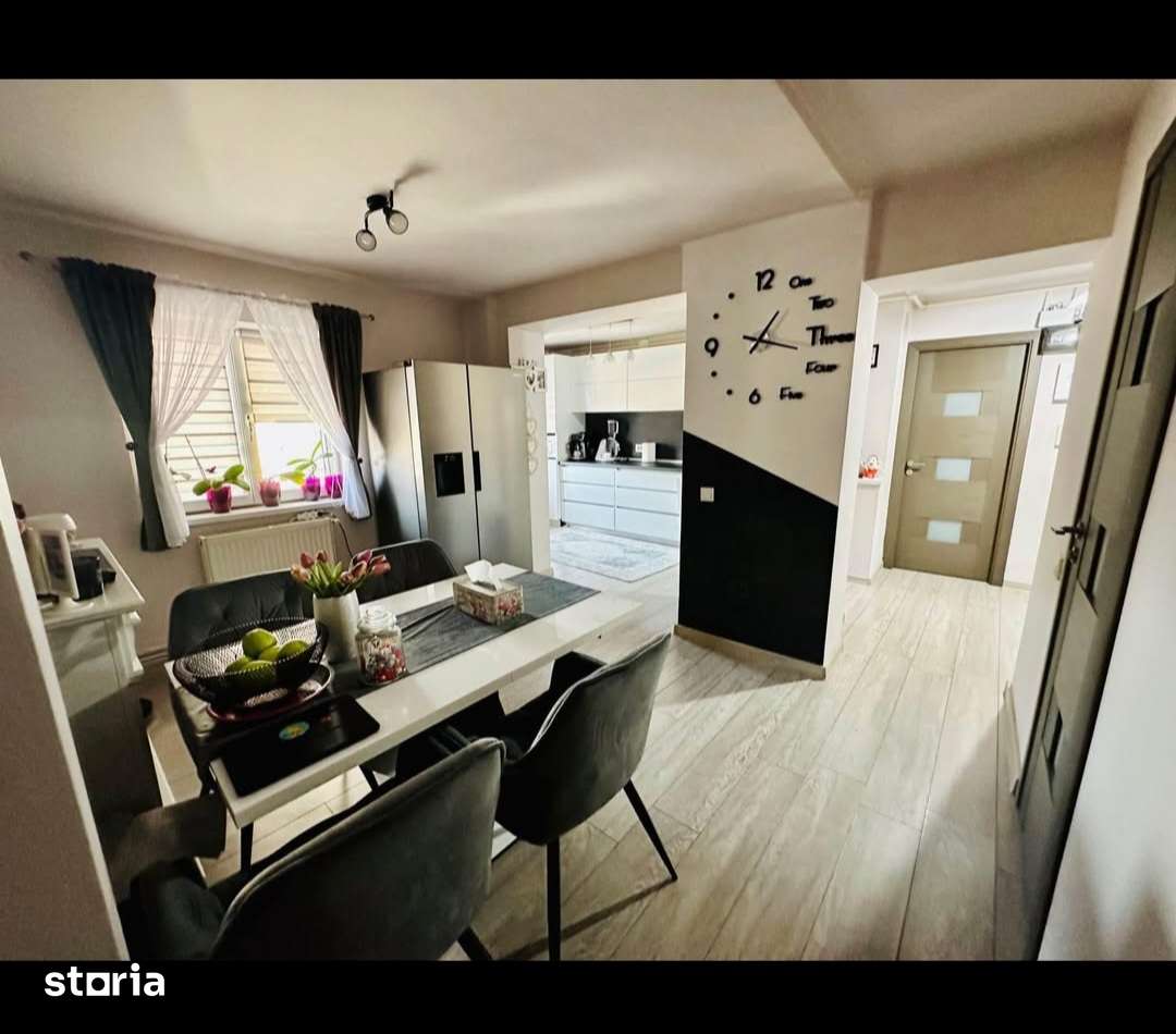 Apartament cu 4 camere - zona centrala - Imagine principală: 2/10
