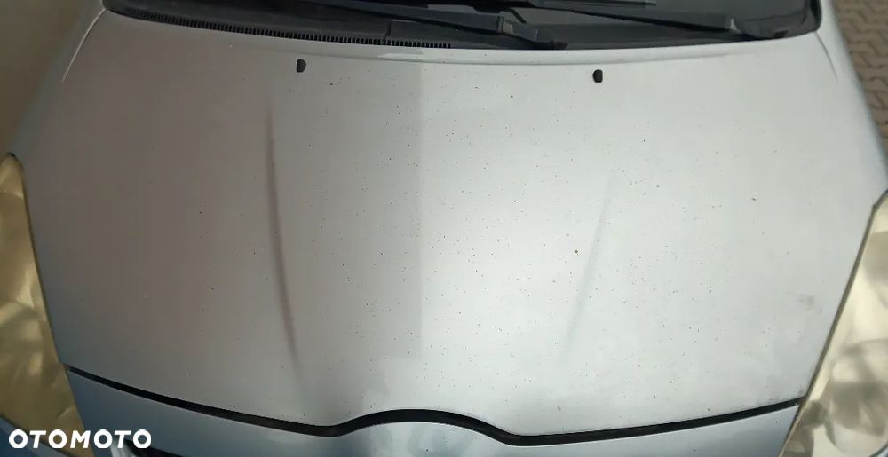 Toyota Corolla Verso maska 04-08 8S1 - 2