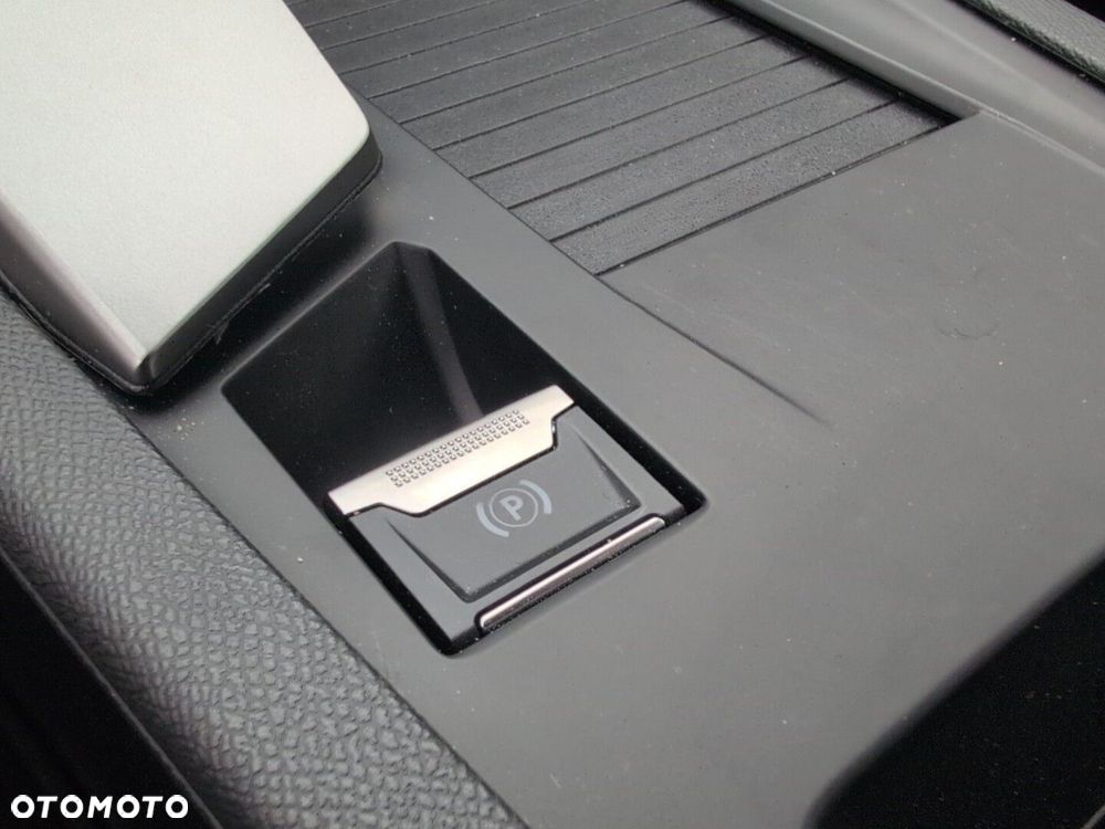 Peugeot 408 1.6 Plug-In Hybrid 225 Allure EAT8 - 14