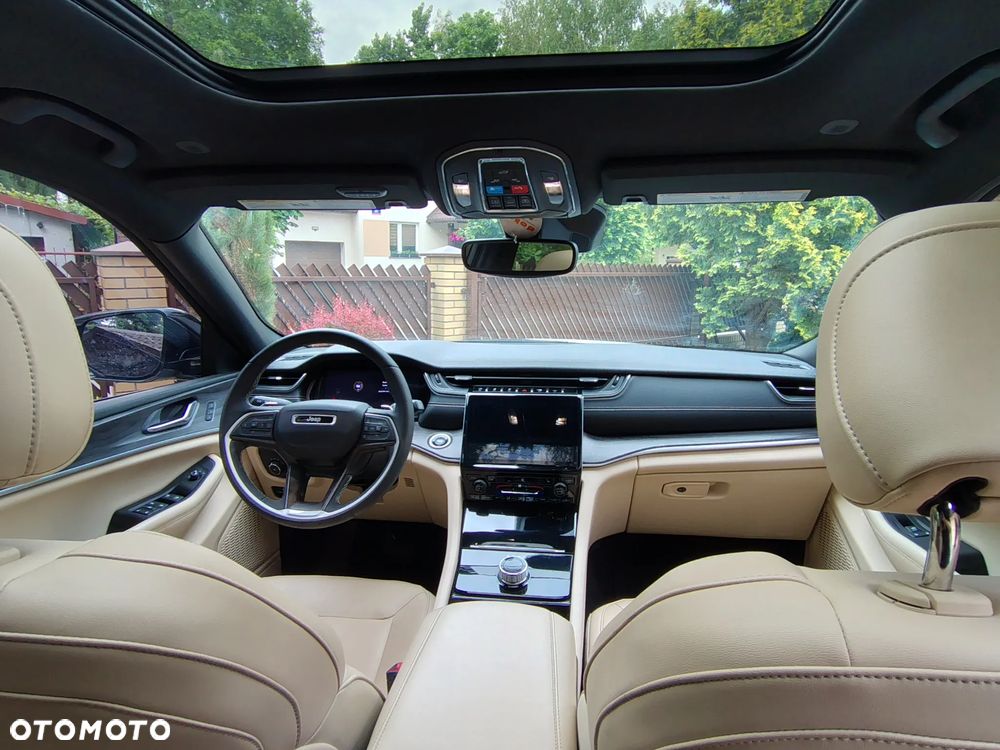 Jeep Grand Cherokee - 31