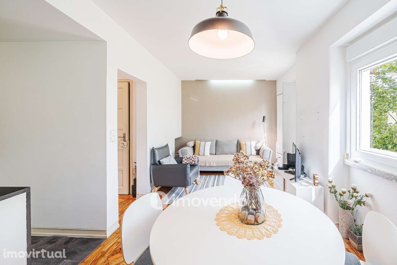 Apartamento T1 exclusivo, com logradouro, no centro de Benfica - Grande imagem: 5/44