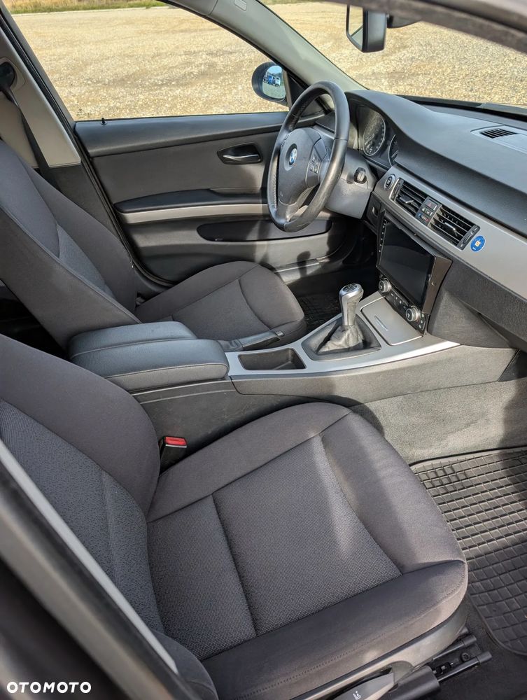 BMW Seria 3 318d - 27