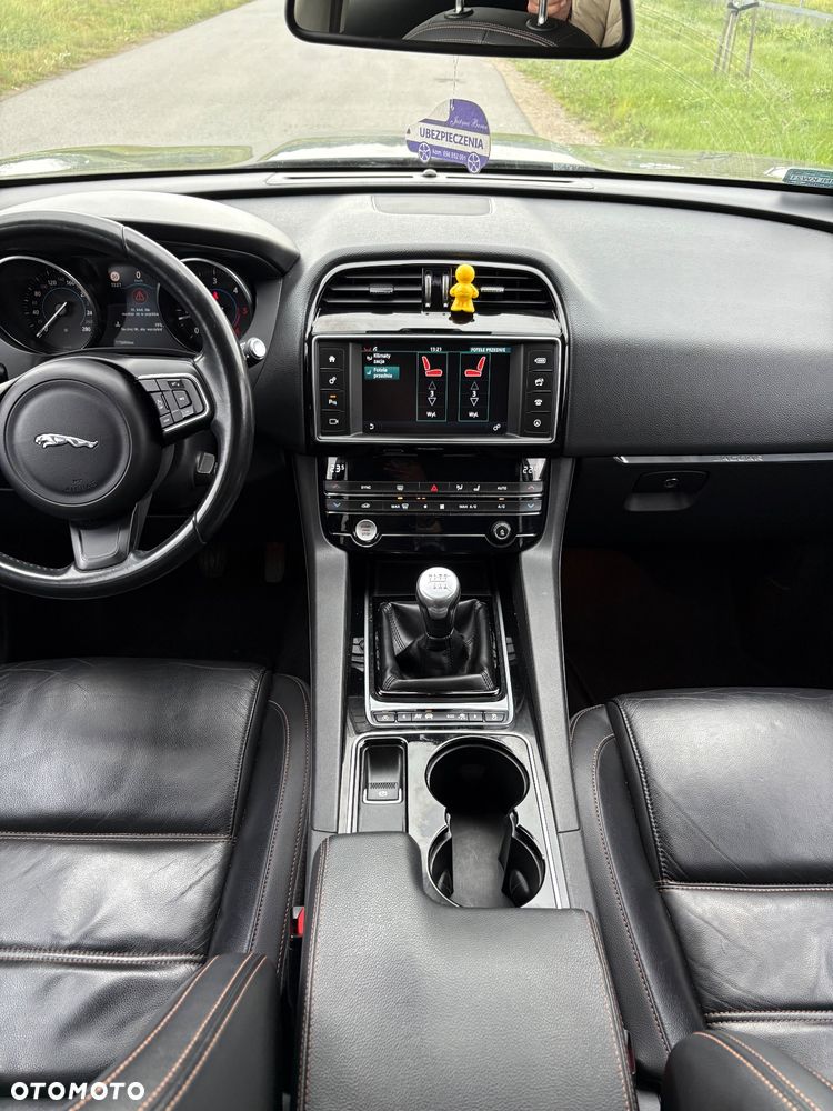 Jaguar F-Pace - 21