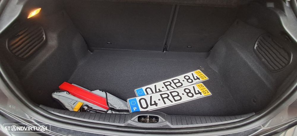 Peugeot 208 1.2 PureTech Active - 12