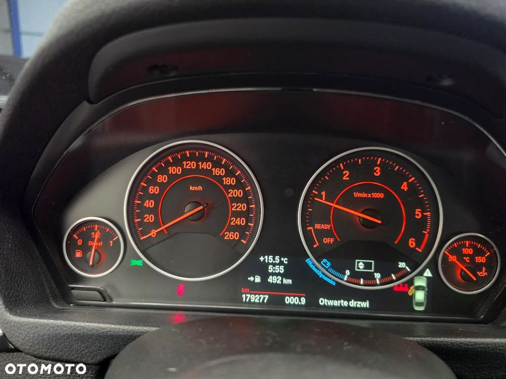 BMW Seria 3 318d DPF Edition Sport - 37