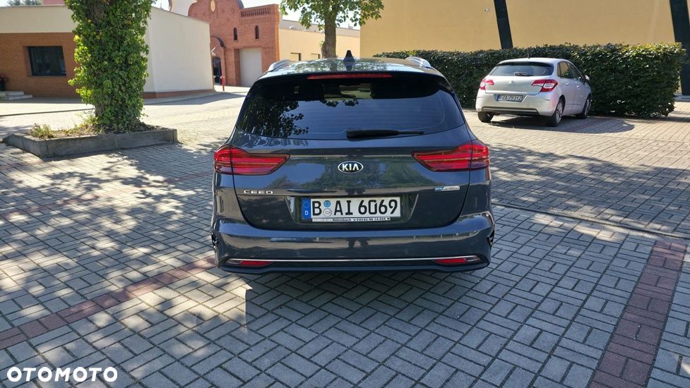 Kia Ceed 1.6 CRDi mHEV Business Line DCT - 11
