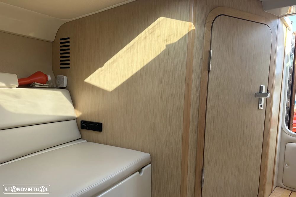 Chris Craft Corsair 32 - 13